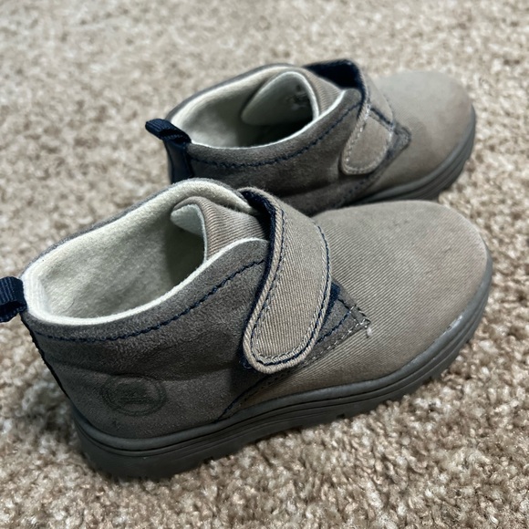 🌻Carters Boys Size 8T🌻 - Picture 1 of 4